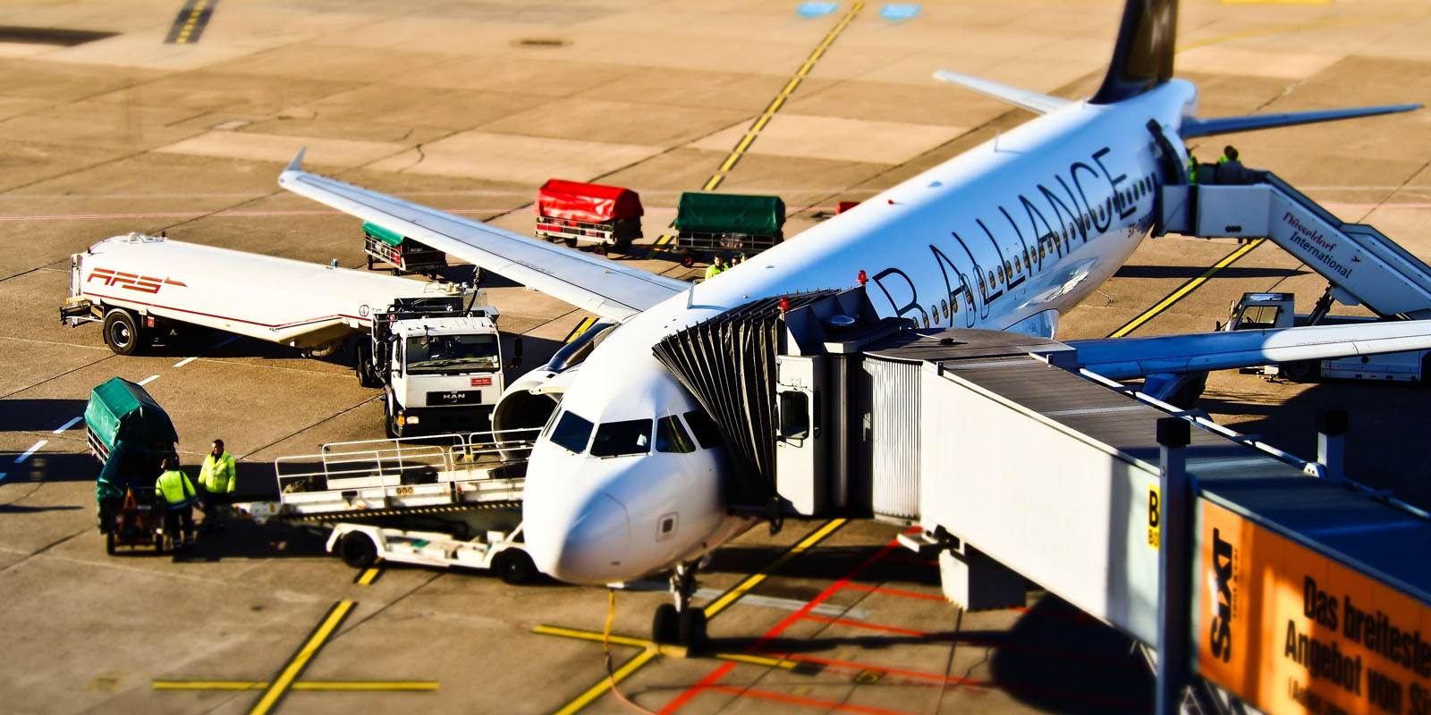 Dịch vụ vận chuyển xuyên biên giới